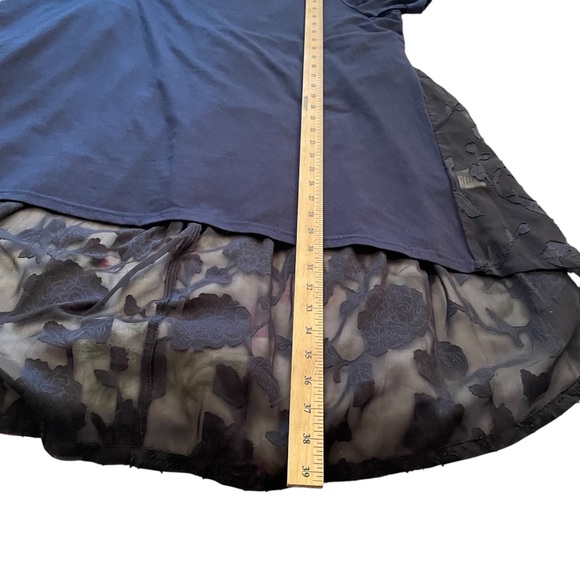 BloomChic Navy Top-Shorter in front-Sheer Floral Back-Pleated-Size 14-16 - Picture 6 of 9